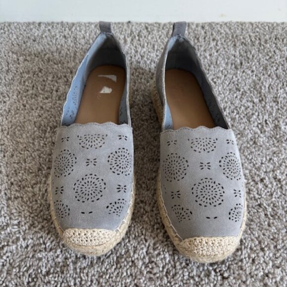 Crown Vintage Gray Suede Perforated Scalloped Espadrille Slip On size 7.5 - Picture 1 of 6